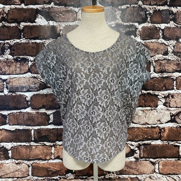 Bobeau Top Shirt Pewter Metallic Floral Lace Short Sleeve Size Small - Picture 3 of 12